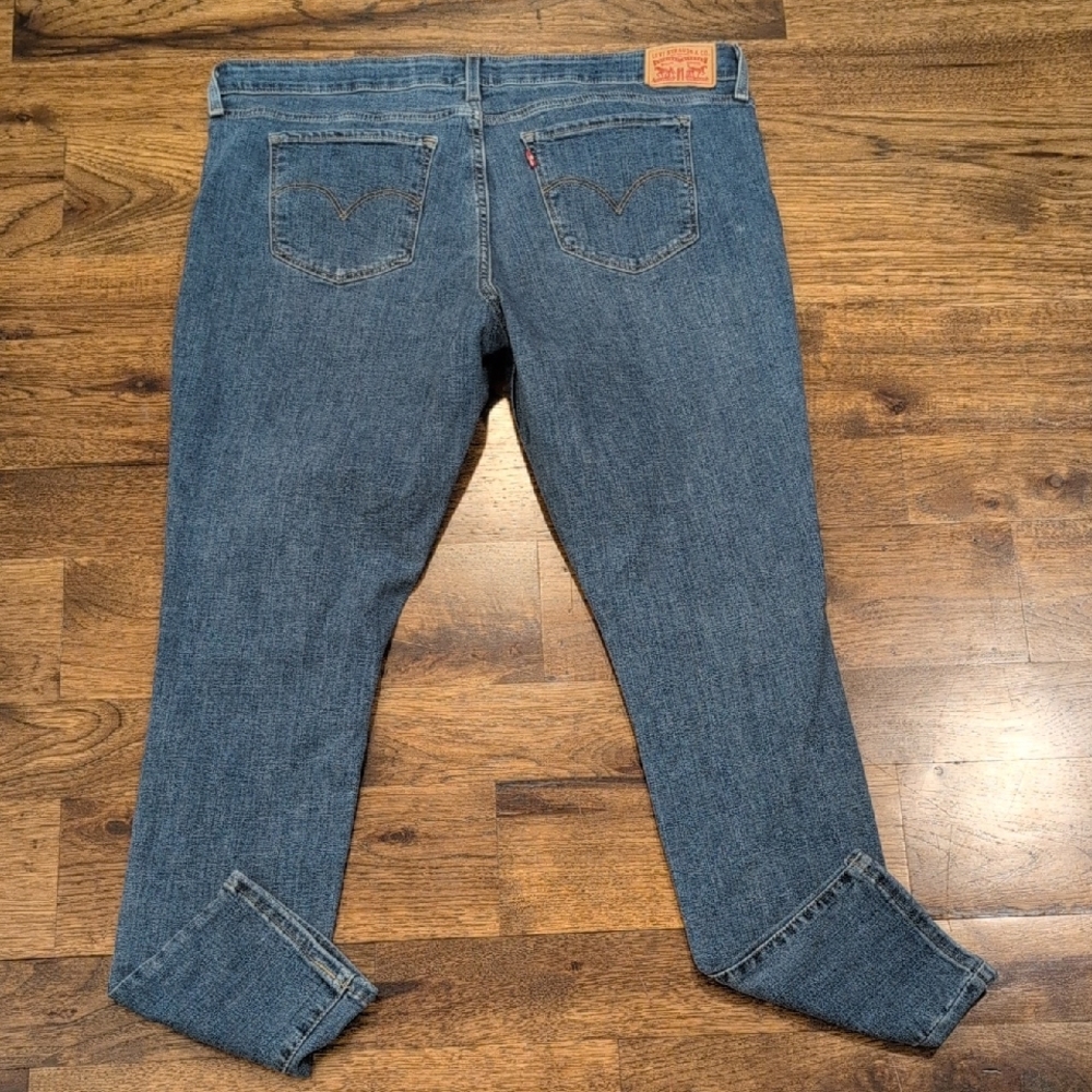 Women's Levi's 711 Skinny medium wash jeans size 34